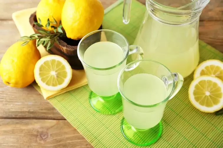 drinking lemon water for diet